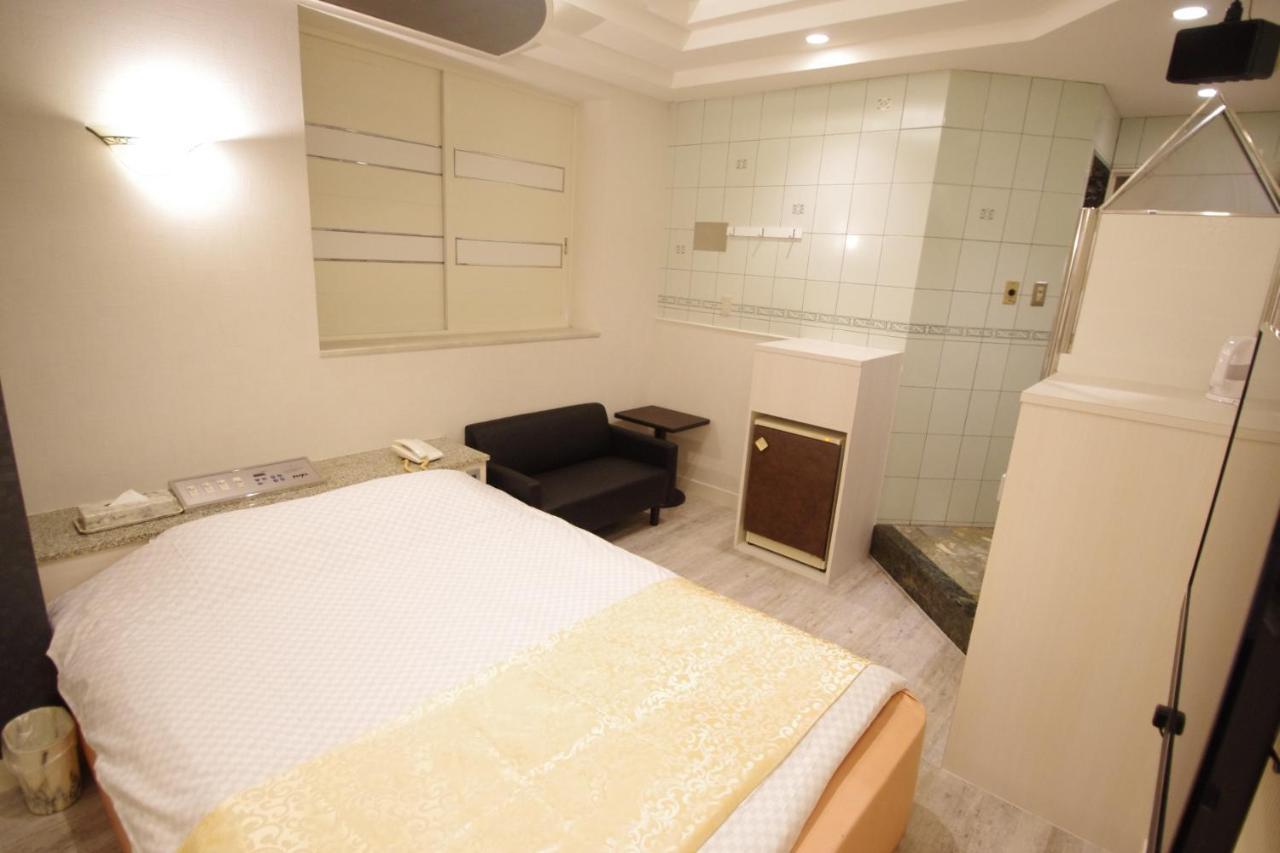 Hotel Crystal 大人専用 Tokió Kültér fotó